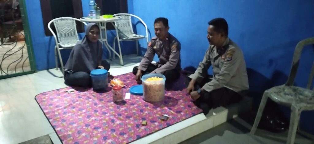 Polsek Cadasari Lakukan Kunjungan Malam Hari untuk Tingkatkan Keamanan Warga 7 WhatsApp Image 2024 06 18 at 08.08.55