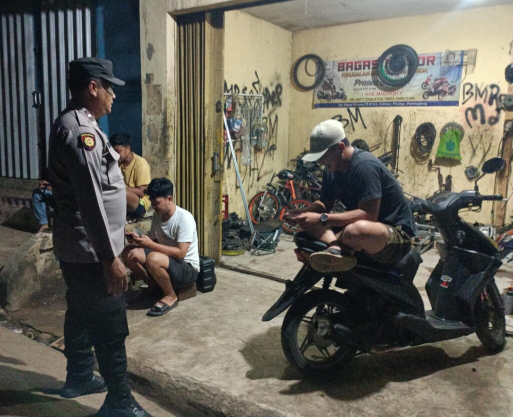 Bhabinkamtibmas Polsek Bojong Polres Pandeglang Sambangi Warga Binaan di Bengkel Desa 4 WhatsApp Image 2024 06 18 at 10.07.04