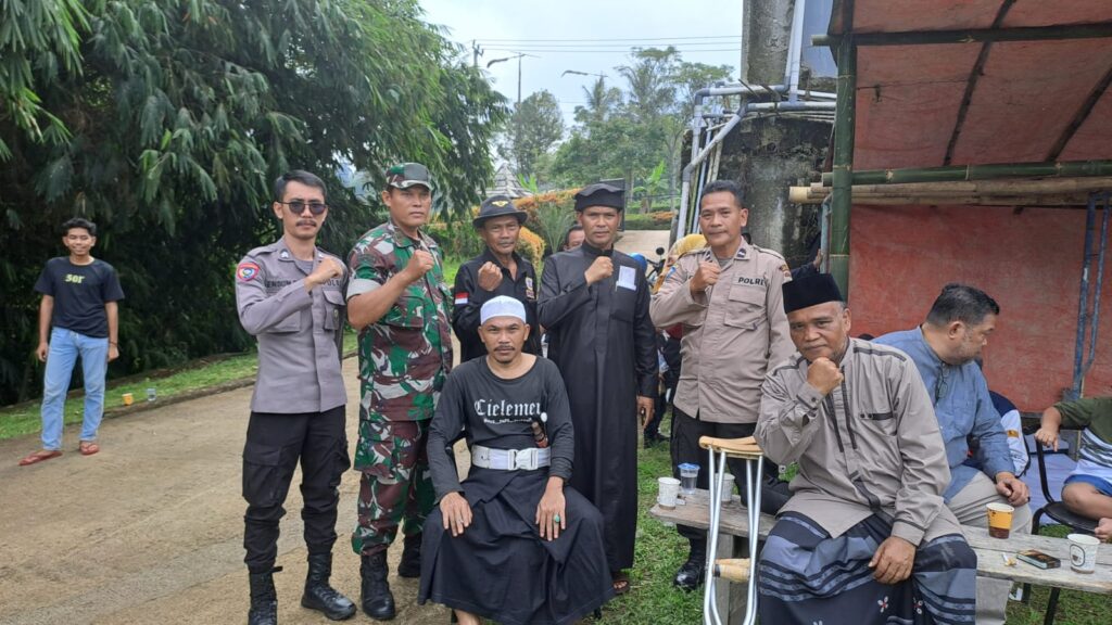 Bhabinkamtibmas Polsek Mandalawangi Polres Pandeglang Rutin Keliling Sambangi Warga 1 WhatsApp Image 2024 06 18 at 11.23.24