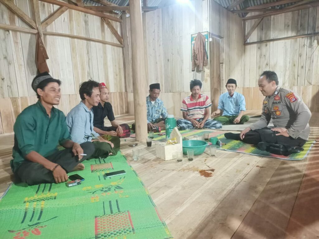 Bhabinkamtibmas Polsek Pulosari Ajak Warga Binaan Peduli Lingkungan 3 WhatsApp Image 2024 06 18 at 22.43.30