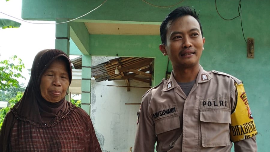 Silaturahmi Bhabinkamtibmas Polsek Cadasari, Bripka Adi Siswadi, dengan Ibu-Ibu di Desa 4 WhatsApp Image 2024 06 19 at 09.06.54