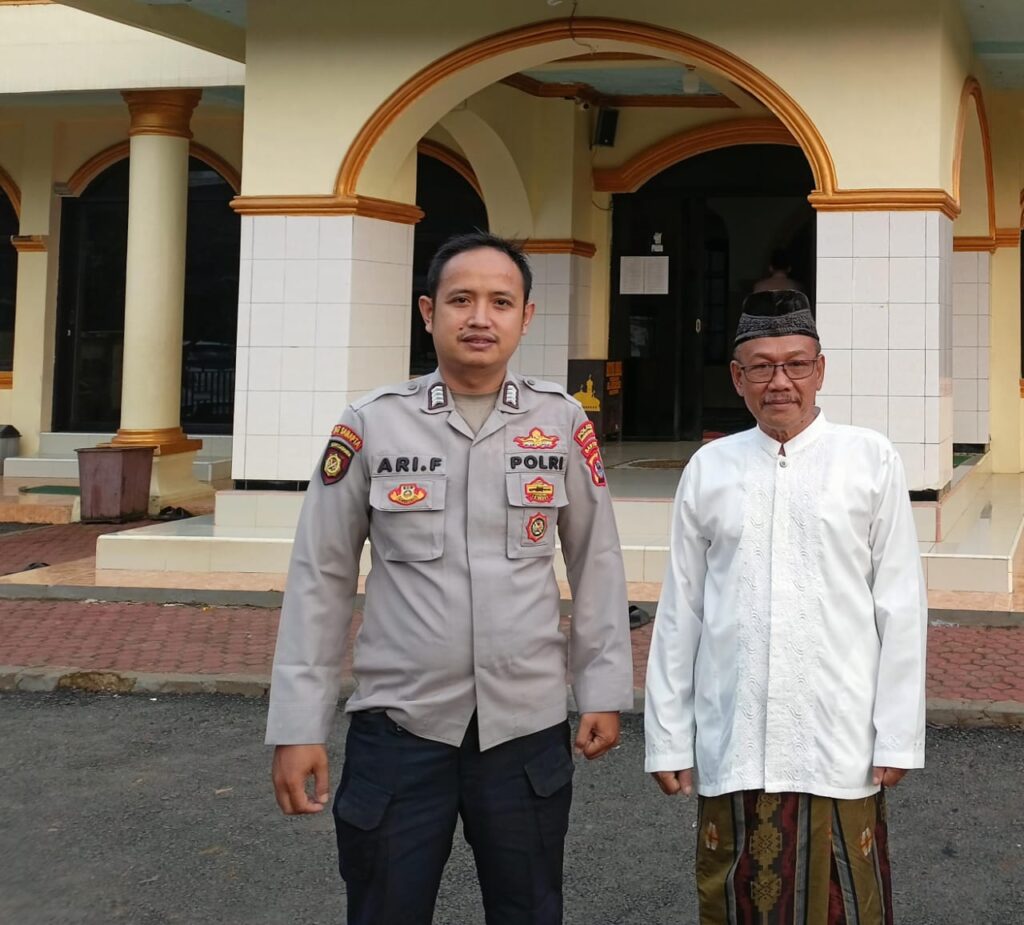 Bhabinkamtibmas Polsek Bojong Polres Pandeglang Sambangi Tokoh Agama di Kecamatan Bojong Guna Mempererat Silaturahmi 7 WhatsApp Image 2024 06 19 at 13.13.14