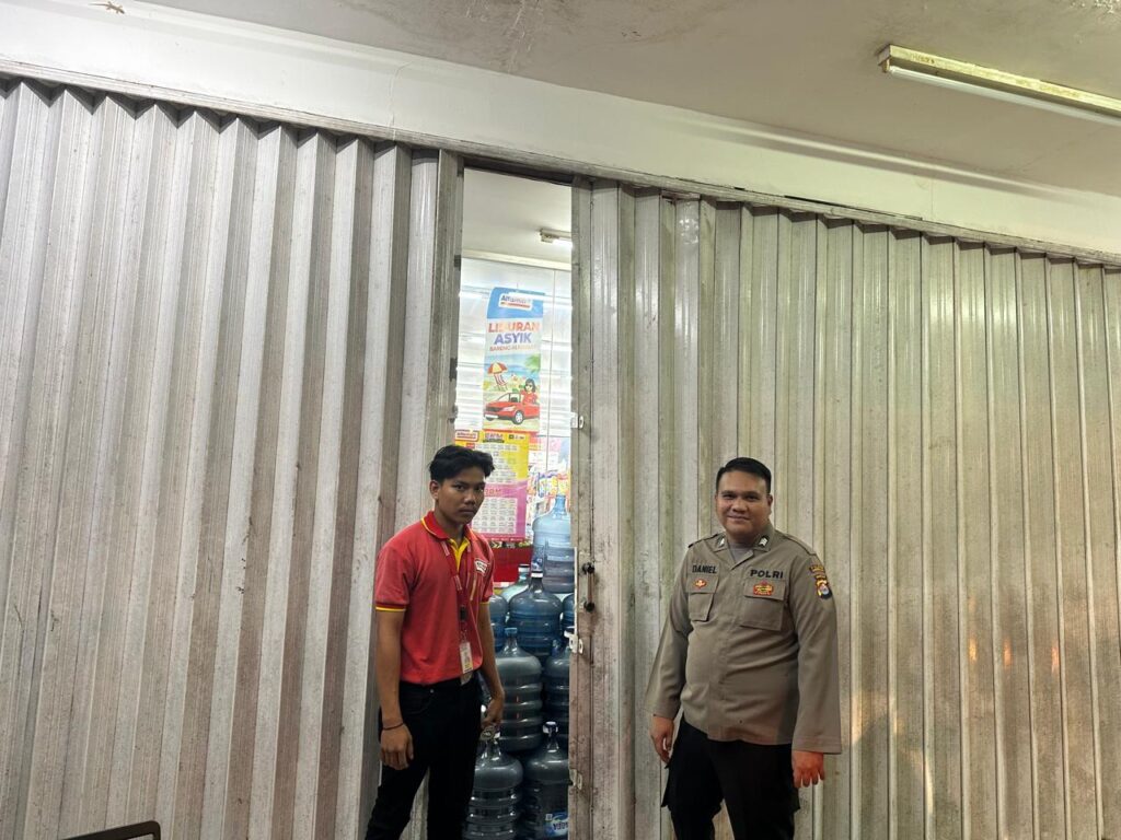 Polsek Carita Intensifkan Patroli Malam di Daerah Rawan Kejahatan 10 WhatsApp Image 2024 06 20 at 05.35.40