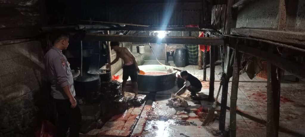 Patroli Polsek Cadasari Tinjau Usaha Potong Ayam untuk Cegah Kejahatan dan Jamin Keamanan 1 WhatsApp Image 2024 06 20 at 09.59.33