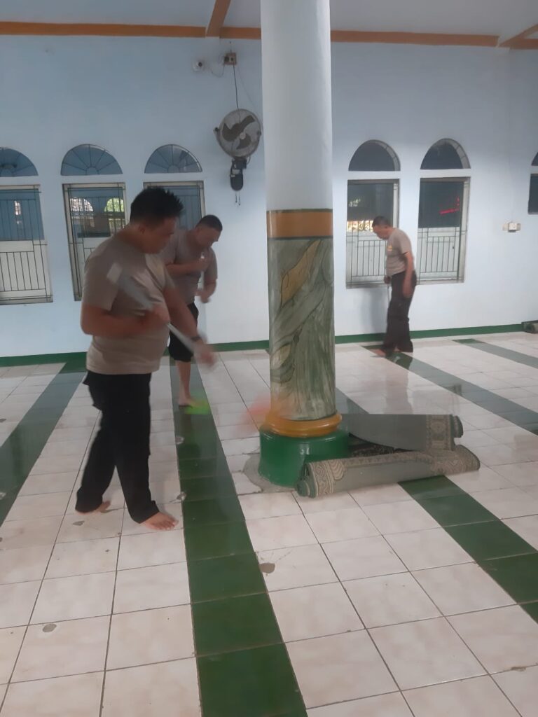 Kapolsek Bojong Beserta Anggota Laksanakan Bhakti Sosial di Masjid Jami An'Nur dalam Rangka HUT Bhayangkara ke-78 9 WhatsApp Image 2024 06 20 at 14.35.11