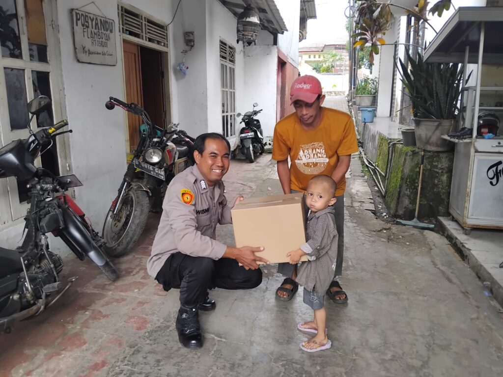 Polsek Cadasari Berikan Bantuan Sosial untuk Anak Stunting 6 WhatsApp Image 2024 06 21 at 07.38.21