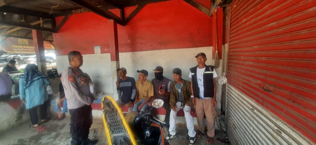 Kapolsek Bojong Polres Pandeglang Berikan Himbauan Kamtibmas kepada Ojek di Wilayah Hukum Polsek Bojong 6 WhatsApp Image 2024 06 21 at 10.17.53