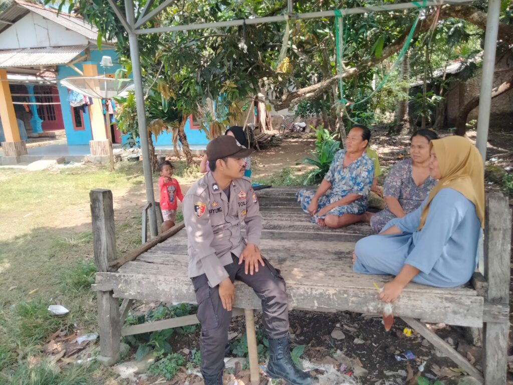 Bhabinkamtibmas Polsek Patia Keliling Sambangi Warga Berikan Edukasi Terkini 3 WhatsApp Image 2024 06 22 at 16.30.07