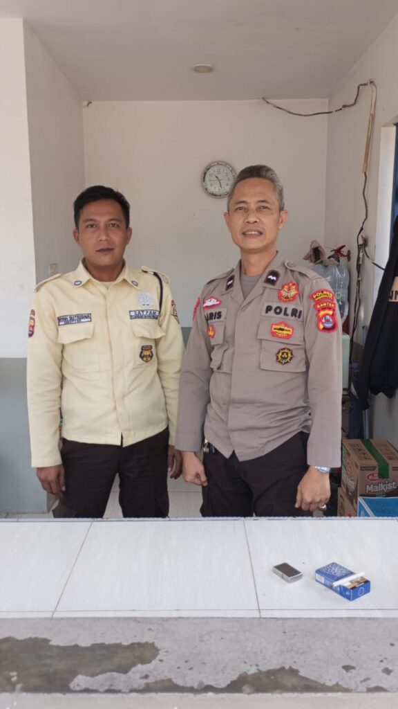 Bhabinkamtibmas Polsek Cadasari Aipda Ibnu Haris Kontrol Satpam PT CNS 5 WhatsApp Image 2024 06 23 at 12.08.04