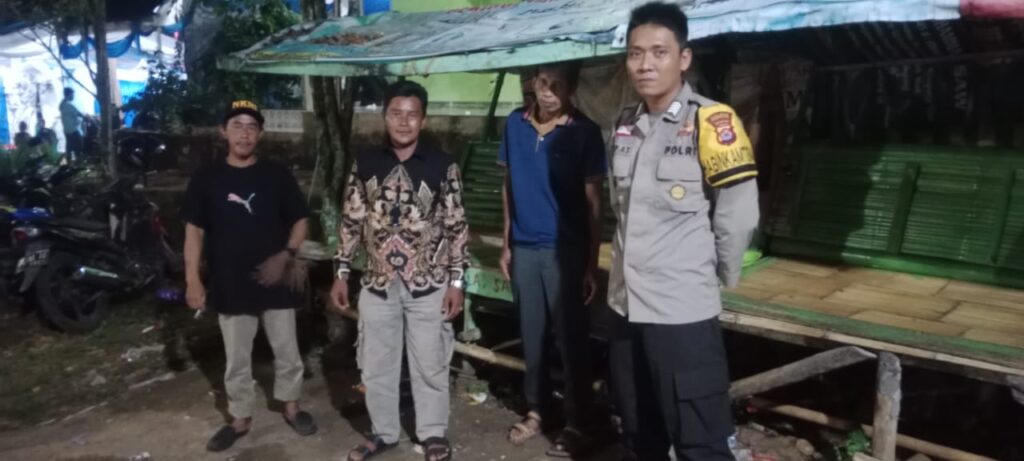 Bripka Asep Asvina dari Polsek Cadasari Laksanakan Sambang Malam kepada Warga 1 WhatsApp Image 2024 06 23 at 12.09.58
