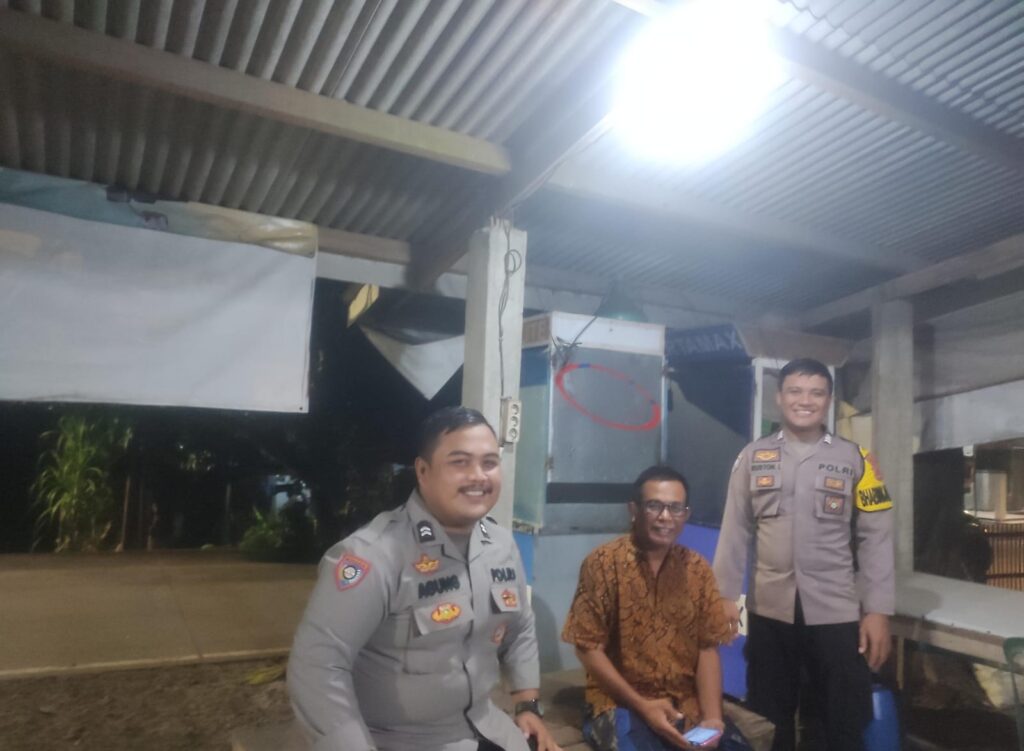 Anggota Piket Polsek Angsana Polres Pandeglang Laksanakan Patroli Dialogis di Desa Angsana 7 WhatsApp Image 2024 06 24 at 01.39.25