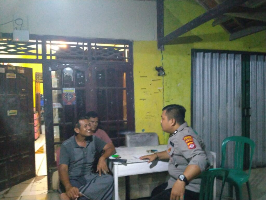 Bhabinkamtibmas Polsek Angsana Polres Pandeglang Sambangi Masyarakat Desa Angsana dan Sampaikan Pesan Kamtibmas 8 WhatsApp Image 2024 06 24 at 01.39.34