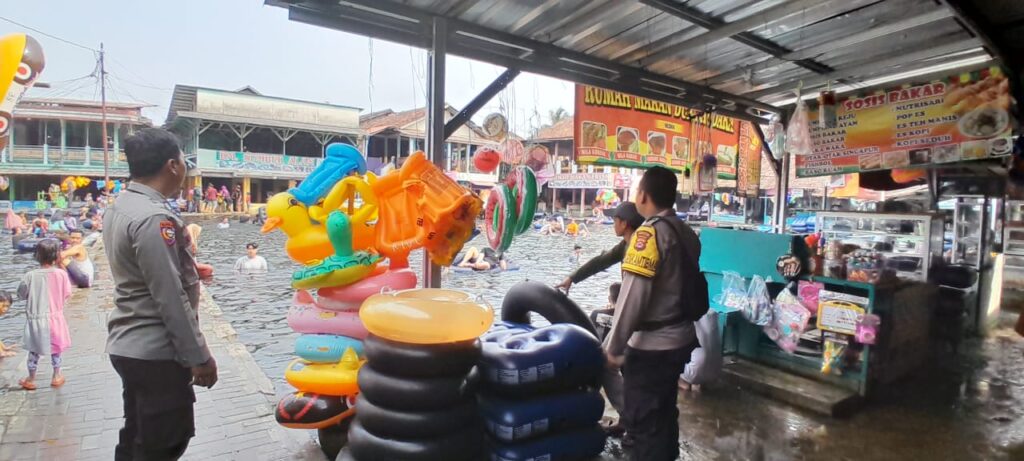 Polsek Cimanuk Tingkatkan Keamanan dan Kenyamanan Wisatawan dengan Patroli Wisata 2 WhatsApp Image 2024 06 24 at 05.06.00
