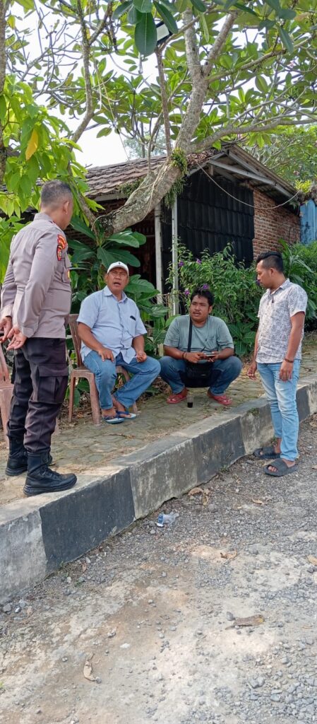 Kapolsek Carita, Iptu Turip Pantau Situasi Kamtibmas di Pantai Carita pada Hari Libur Sekolah 7 WhatsApp Image 2024 06 24 at 05.50.06