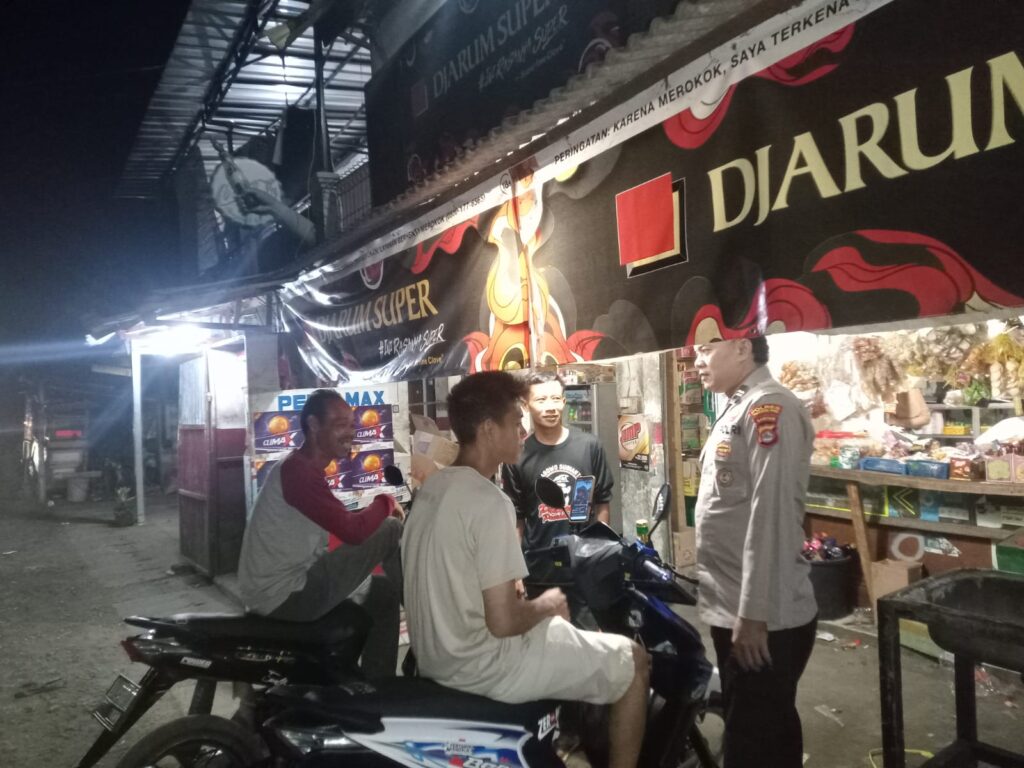 Personil Polsek Carita Melaksanakan Patroli Malam dan Bertemu Remaja yang Sedang Berkumpul 8 WhatsApp Image 2024 06 24 at 05.55.15