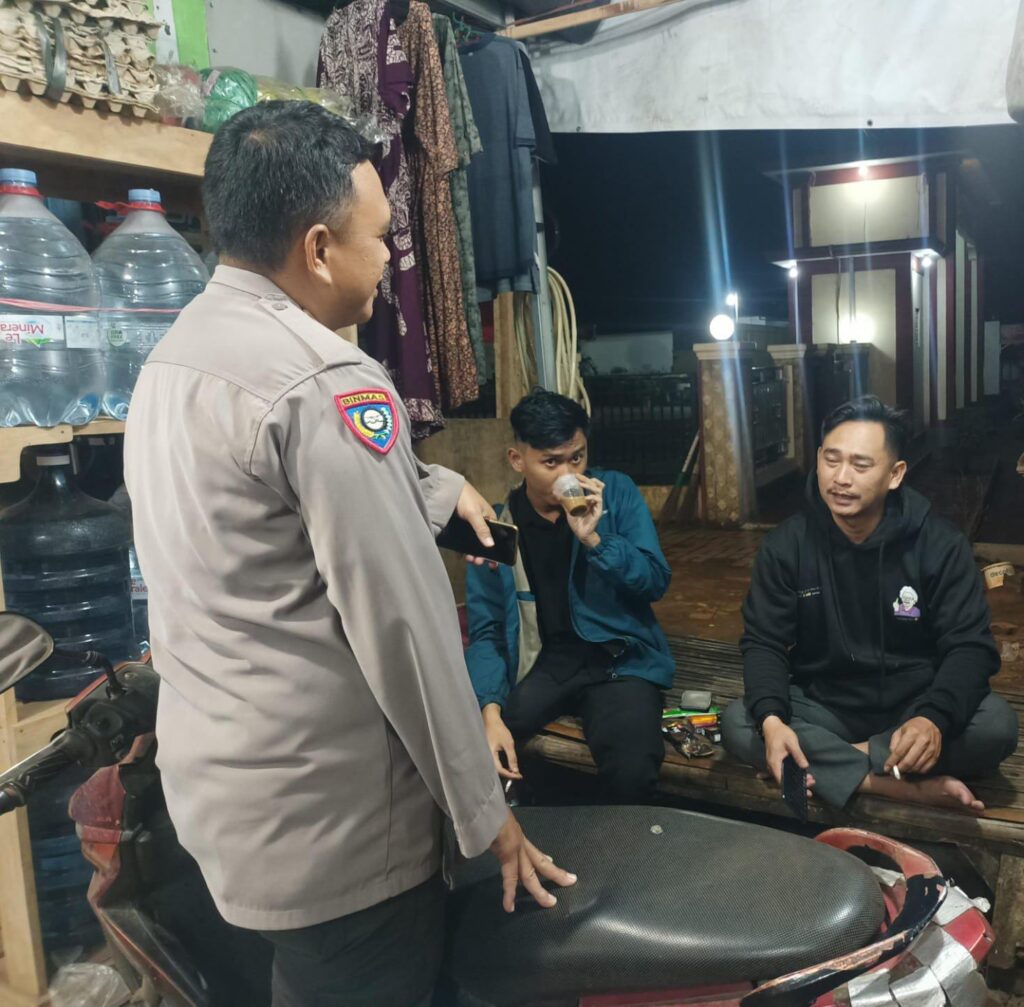 Polsek Bojong Polres Pandeglang Gelar Patroli Malam Guna Mencegah C3 di Wilayah Hukum Polsek Bojong 1 WhatsApp Image 2024 06 24 at 08.02.29