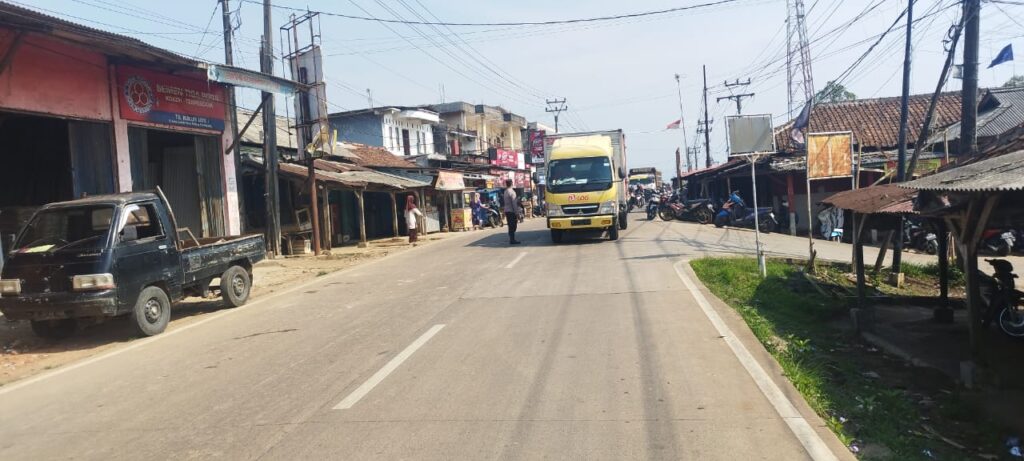 Polsek Bojong Polres Pandeglang Gelar Rutinitas Pengaturan Lalu Lintas pada Senin Pagi 2 WhatsApp Image 2024 06 24 at 08.02.39