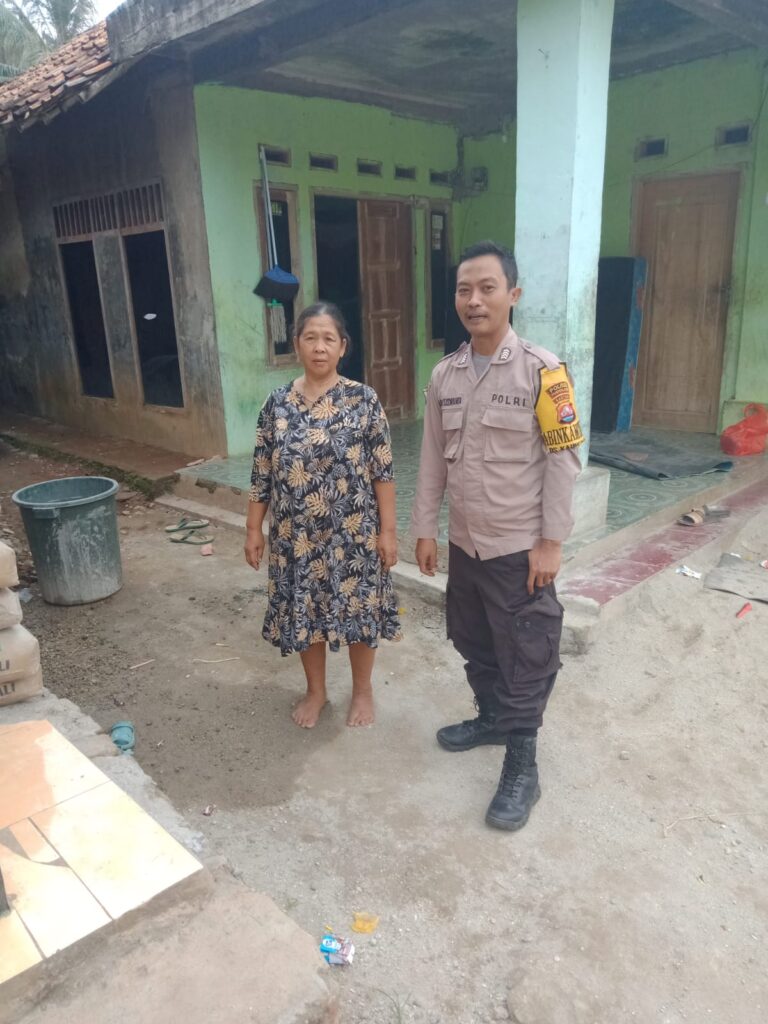 Kunjungan Bhabinkamtibmas Polsek Cadasari: Wujud Kedekatan Polisi dengan Masyarakat 5 WhatsApp Image 2024 06 24 at 09.23.08