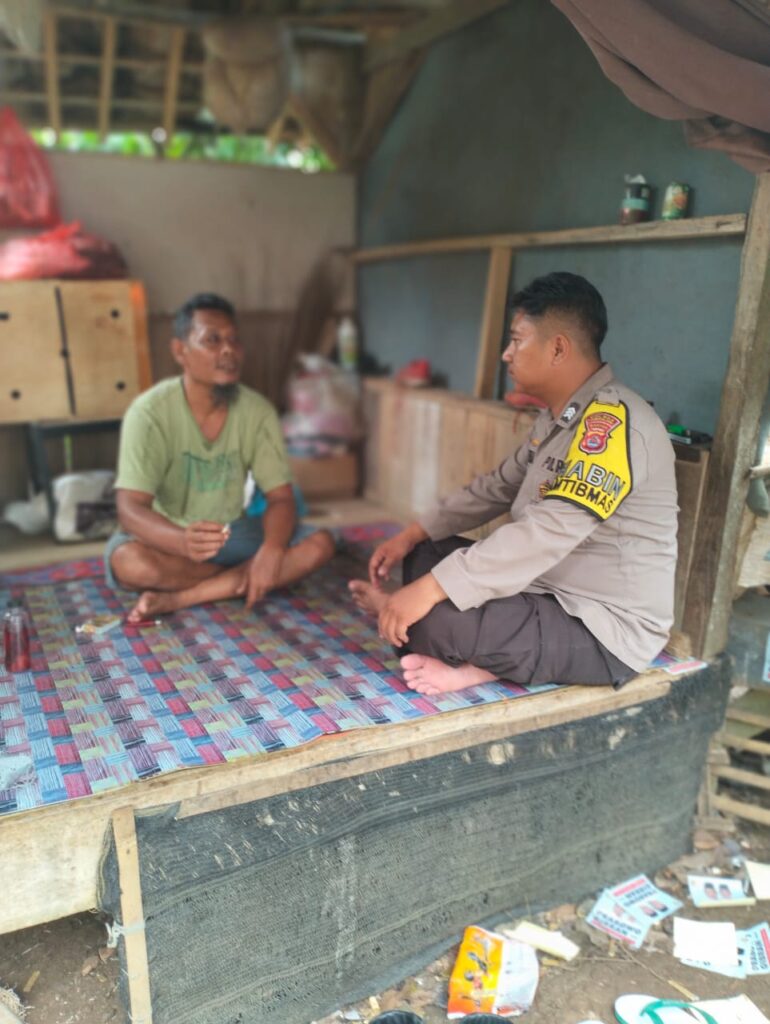 Bhabinkamtibmas Polsek Cadasari Gelar Kegiatan Sambang Warga untuk Perkuat Sinergi dan Keamanan 10 WhatsApp Image 2024 06 24 at 09.24.46