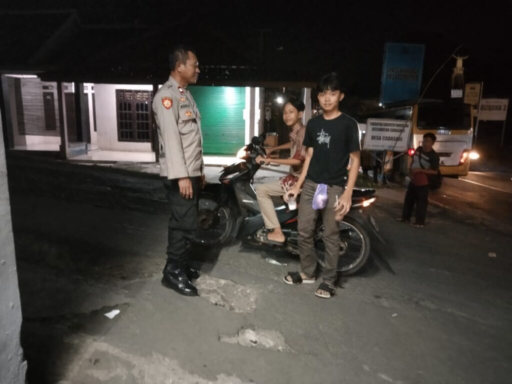 Polsek Cadasari Laksanakan Patroli dan Berikan Himbauan kepada Pemuda 8 WhatsApp Image 2024 06 24 at 09.25.21