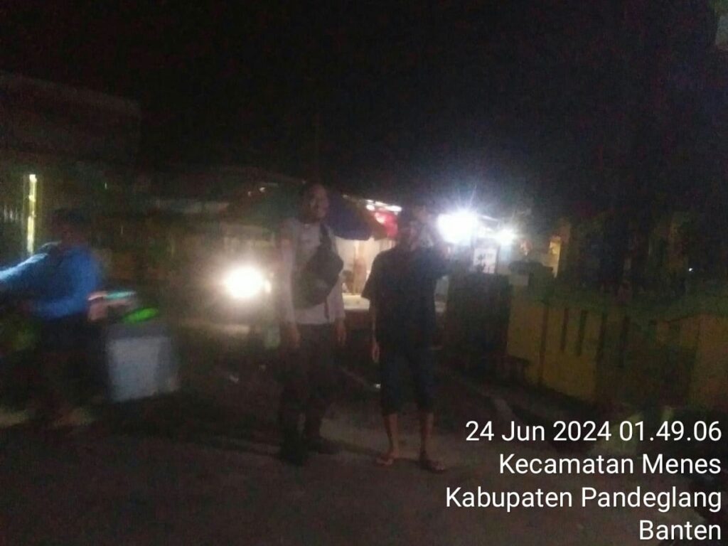 Polsek Menes Gelar Patroli Malam dan Berikan Himbauan Kamtibmas kepada Warga Desa 1 WhatsApp Image 2024 06 24 at 11.33.40