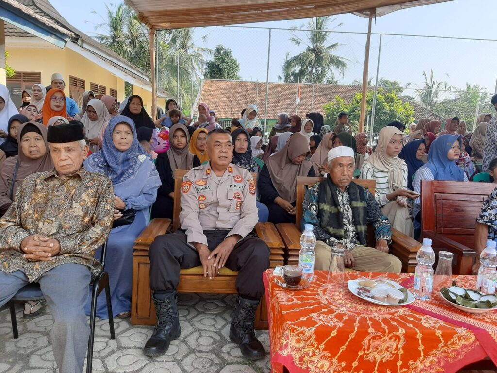 Kapolsek Bojong Polres Pandeglang Hadiri Tasyakuran Pelepasan dan Kenaikan Kelas Madrasah Tsanawiyah Marlul Anwar Kecamatan Bojong 3 WhatsApp Image 2024 06 24 at 12.35.00
