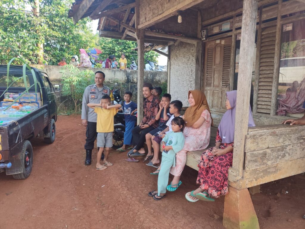 Polsek Cibaliung Jalin Silaturahmi dan Imbau Kamtibmas Melalui Sambang Dialogis 9 WhatsApp Image 2024 06 24 at 13.59.17