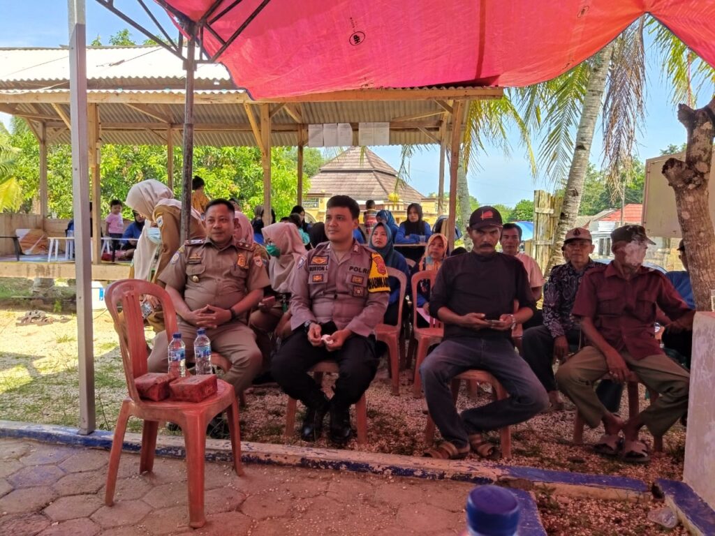 Bhabinkamtibmas Polsek Angsana Polres Pandeglang Sambangi Masyarakat Desa Karangsari dan Sampaikan Pesan Kamtibmas 4 WhatsApp Image 2024 06 24 at 18.38.56