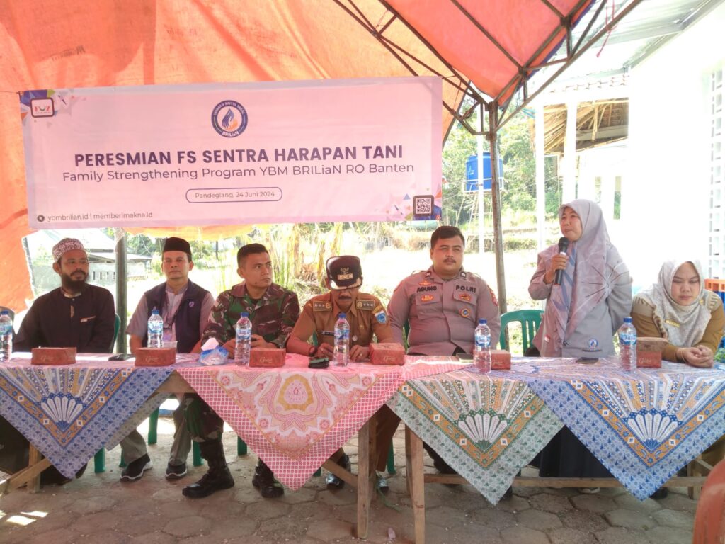 Bhabinkamtibmas Polsek Angsana Polres Pandeglang Hadiri Kegiatan Peresmian FS Sentra Harapan Tani Program YBM Brilian dan Sampaikan Pesan Kamtibmas 6 WhatsApp Image 2024 06 24 at 18.39.32