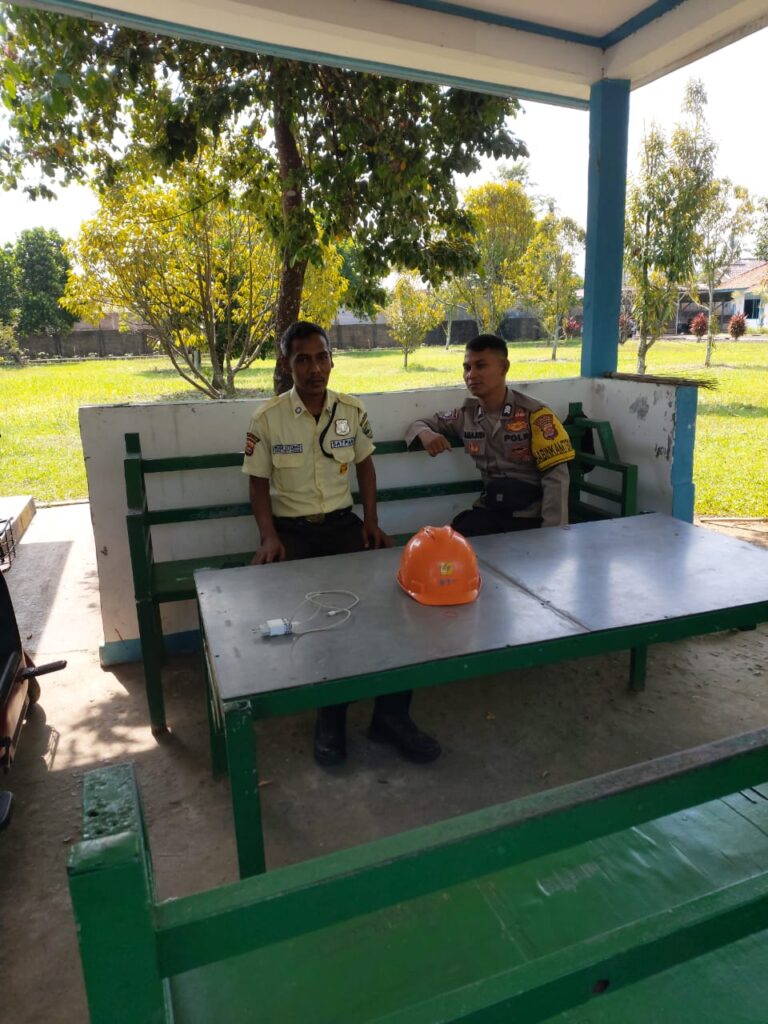 Bhabinkamtibmas Polsek Labuan Sambangi Warga, Jalin Silaturahmi dan Ciptakan Kamtibmas Kondusif 1 WhatsApp Image 2024 06 25 at 02.06.01