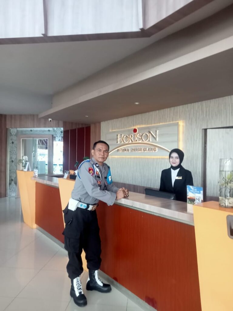 Kanit Provost Polsek Cadasari Aiptu Yusrial Sambangi Hotel Horison 7 WhatsApp Image 2024 06 25 at 12.07.11