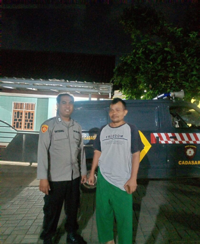Polsek Cadasari Gelar Patroli Malam untuk Meningkatkan Keamanan Warga 3 WhatsApp Image 2024 06 25 at 12.08.35