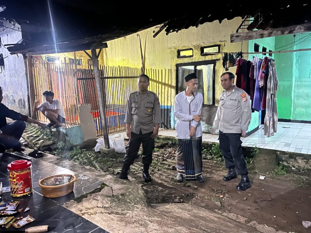 Patroli Malam Polsek Cadasari Pastikan Keamanan Warga Terjaga 2 WhatsApp Image 2024 06 25 at 12.08.51
