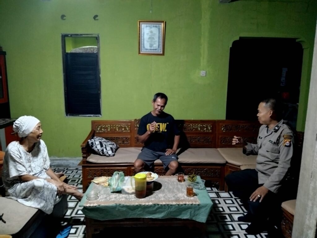 Polsek Cadasari Sambangi Purnawirawan Polri, Perkuat Silaturahmi dan Kepedulian 1 WhatsApp Image 2024 06 25 at 12.09.01