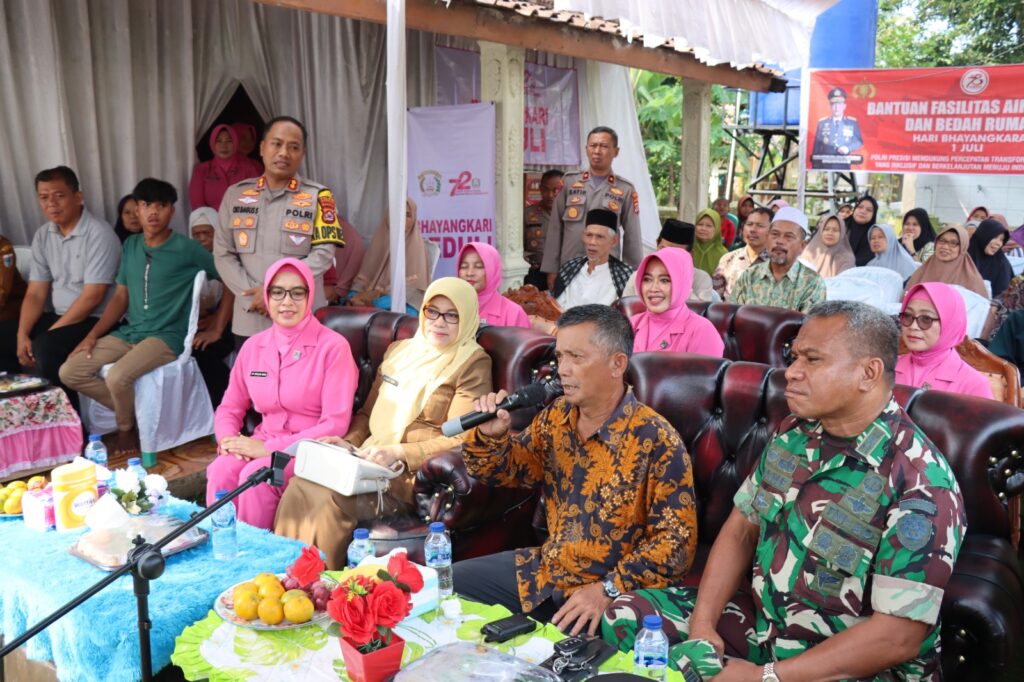 Kapolres Pandeglang Melaksanakan Kegiatan Bantuan Fasilitas Air Bersih dan Bedah Rumah di Desa Banjar 6 WhatsApp Image 2024 06 25 at 13.00.40