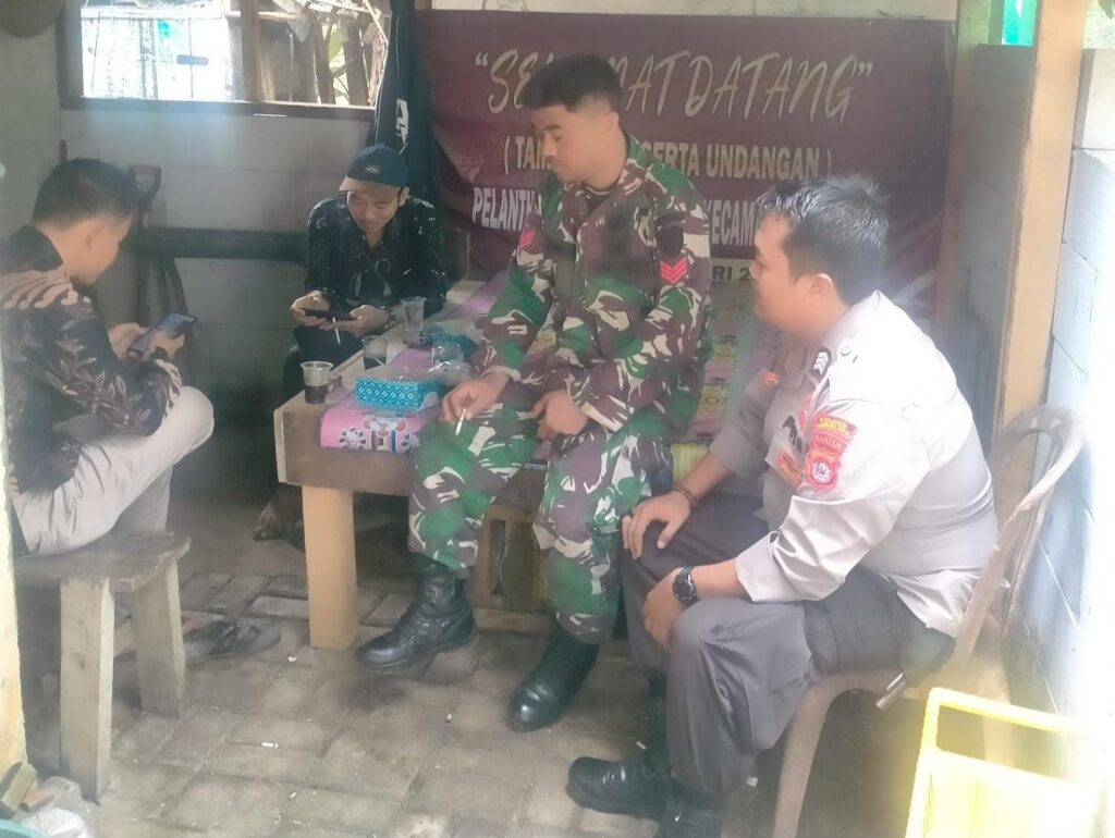 Bhabinkamtibmas Polsek Bojong Polres Pandeglang Gelar Sambang Sinergitas Bersama Babinsa di Desa Binaan 5 WhatsApp Image 2024 06 25 at 14.54.46