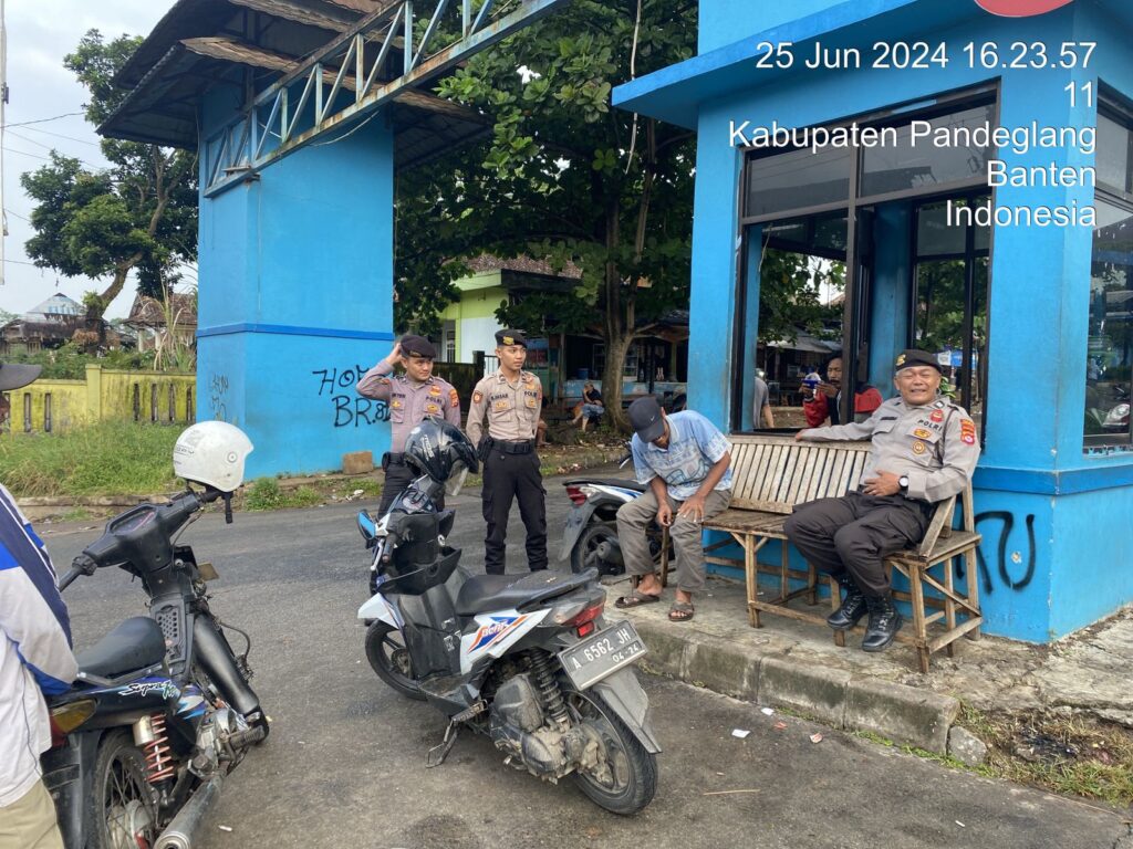 Sat Samapta Polres Pandeglang Sambangi Sopir Angkutan Umum di Terminal Kadubanen 10 WhatsApp Image 2024 06 25 at 20.20.49