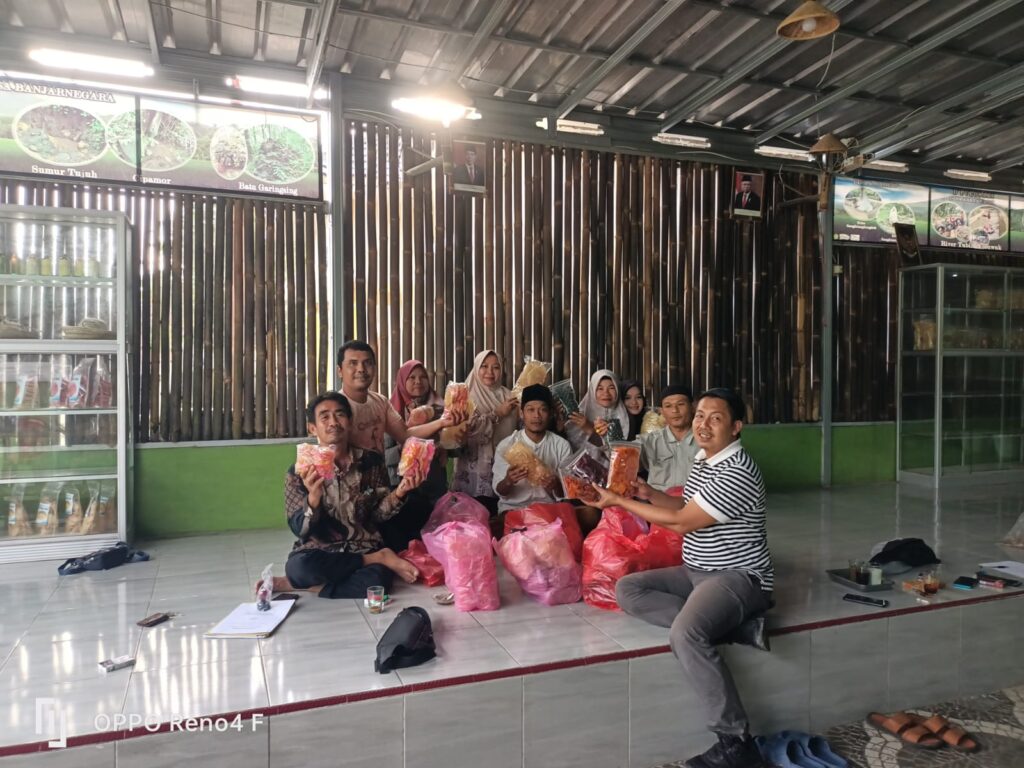 Polsek Pulosari Bersama Camat dan Danposmil Gelar Rapat Koordinasi 9 WhatsApp Image 2024 06 26 at 01.35.42