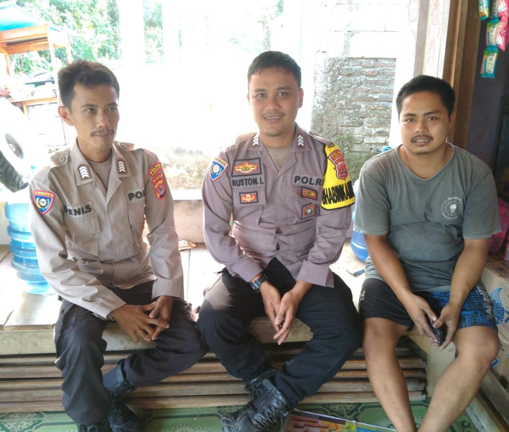 Sambangi Masyarakat Desa Padaherang, Bhabinkamtibmas Polsek Angsana Polres Pandeglang Sampaikan Pesan Kamtibmas 3 WhatsApp Image 2024 06 26 at 05.31.27