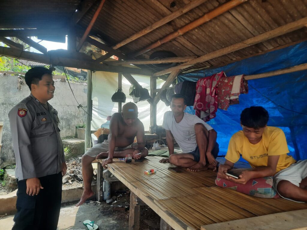 Bhabinkamtibmas Polsek Picung Polres Pandeglang Laksanakan Sambang Desa untuk Ciptakan Situasi Kamtibmas yang Kondusif 5 WhatsApp Image 2024 06 26 at 05.32.49