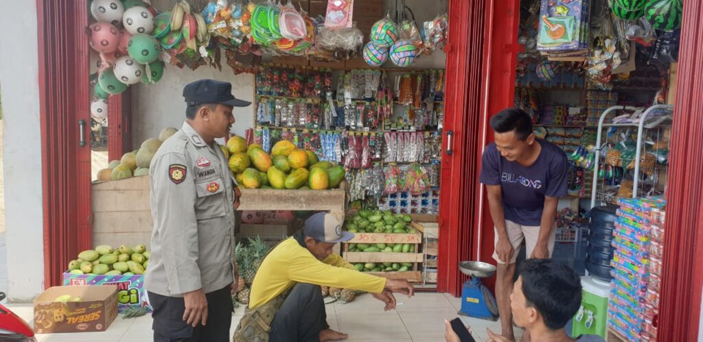 Polsek Picung Peduli, Bripka Wawan Bantu Masyarakat di Puskesmas Picung 2 WhatsApp Image 2024 07 13 at 17.05.29