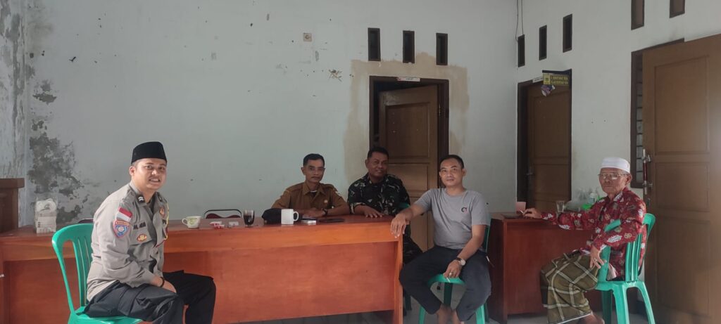 Polsek Cikeusik Gelar Sambang Kamtibmas dan Silaturahmi Bersama Warga 9 WhatsApp Image 2024 07 13 at 19.33.14