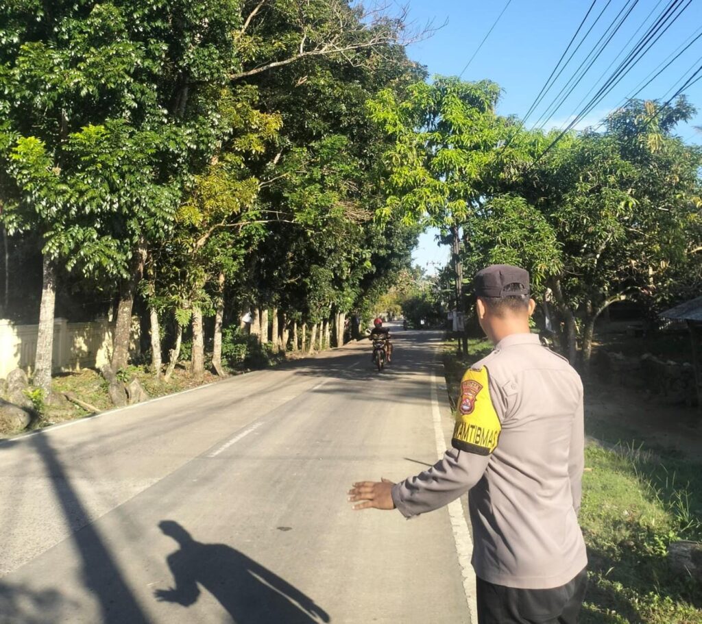 Anggota Piket Polsek Angsana Polres Pandeglang Laksanakan Strongpoint Sore di Jl Raya Munjul-Angsana 4 WhatsApp Image 2024 07 13 at 19.35.34