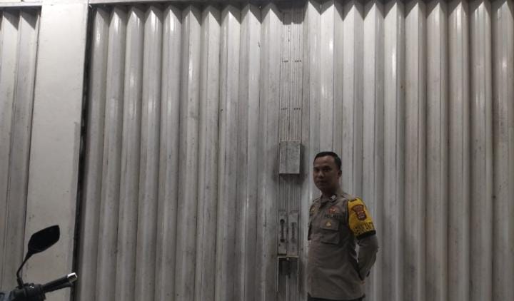Bhabinkamtibmas Polsek Angsana Polres Pandeglang Laksanakan Patroli Dialogis Sasar Pemukiman dan Waralaba 3 WhatsApp Image 2024 07 13 at 19.36.16