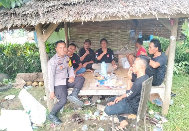 Bhabinkamtibmas Polsek Angsana Polres Pandeglang Laksanakan Sambang di Desa Cikayas 4 WhatsApp Image 2024 07 13 at 19.36.24
