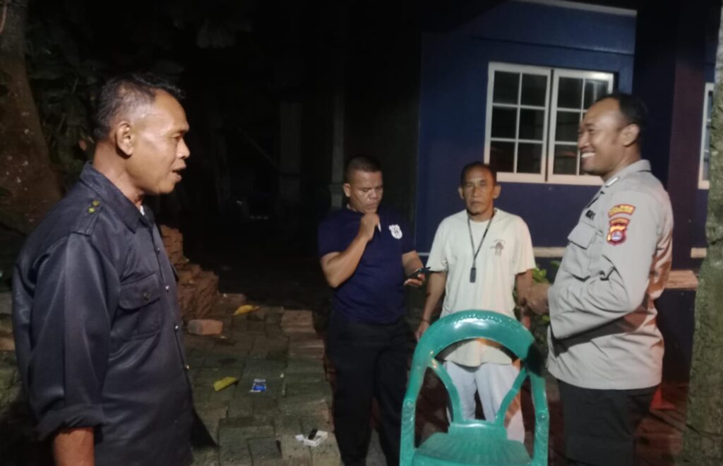 Patroli Malam Polsek Carita untuk Keamanan Wisatawan 6 WhatsApp Image 2024 07 14 at 07.40.37