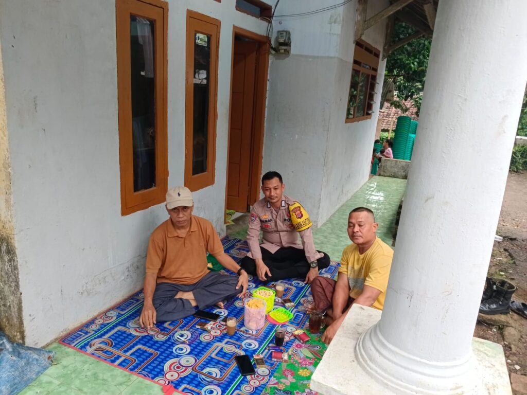 Polsek Menes Sambangi Warga Kampung Denggung Desa Menes 9 WhatsApp Image 2024 07 14 at 08.22.27
