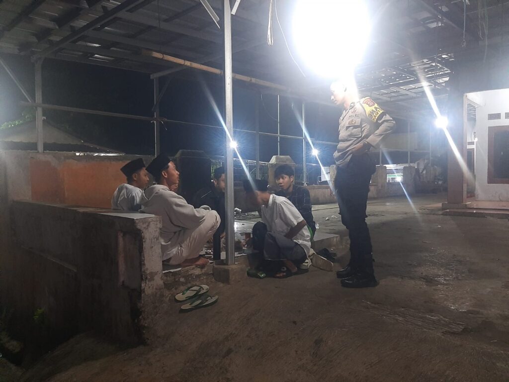 Bhabinkamtibmas Polsek Cadasari Desa Tanagara Laksanakan Sambang ke Warga, Fokus pada Keamanan Lingkungan 3 WhatsApp Image 2024 07 14 at 09.58.18