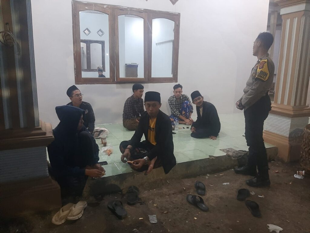 Sambang Bhabinkamtibmas Polsek Cadasari Desa Tanagara, Aipda Endang Kurniawan, Meningkatkan Keamanan dan Ketertiban Warga 2 WhatsApp Image 2024 07 14 at 09.58.30