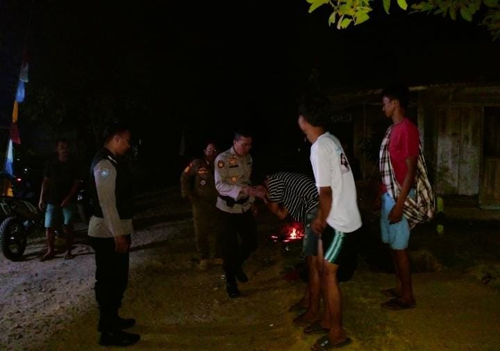Kapolsek Angsana Polres Pandeglang AKP Eman Rahman Pimpin Patroli Dialogis di Desa Angsana 8 WhatsApp Image 2024 07 14 at 23.21.11